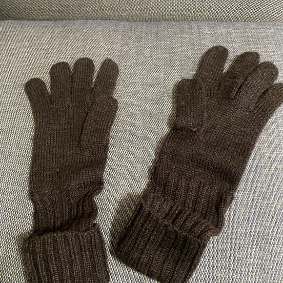 EUC Gap brown women’s gloves (s/m) & scarf set - Picture 3 of 9